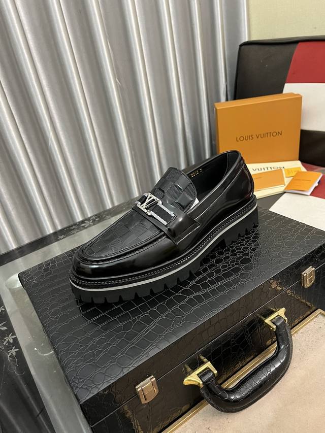 出厂价： 高端皮鞋 Louis Vuitton 原单 新款lv路易威登 * 顶级版本 Lv经典皮鞋！选用进口原版单牛皮 原版真皮边条拼接耐磨橡胶大底！高品质精品